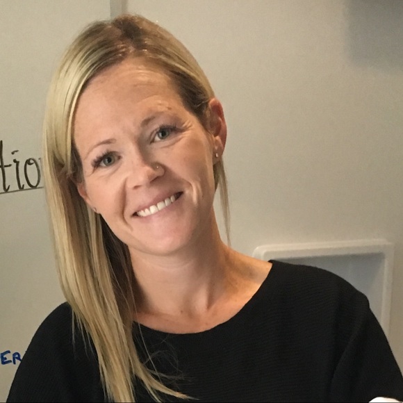 Meet your Posher, Courtney - Picture 1 of 1